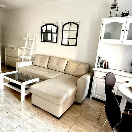 Cozy And Bright Locos Apartment