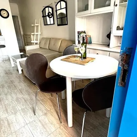 Cozy And Bright Locos Apartment